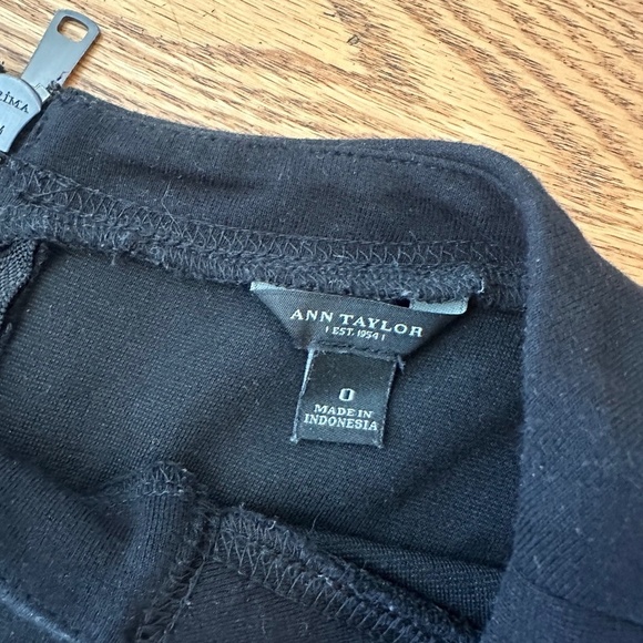 Ann Taylor Midi Scoop Neck Office Cocktail Dress in Size 0 - Picture 6 of 8